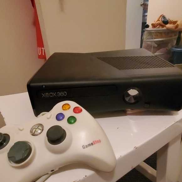 X-box 360 with remote - Picture 1 of 1